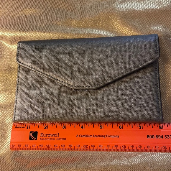 Zopper travel wallet- like new - Picture 3 of 11